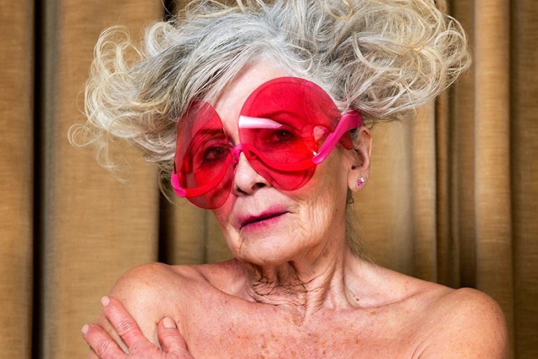 S03E10 Kunsthal takeover met 80-jarige fotomodel & muze Joyce Keasberry